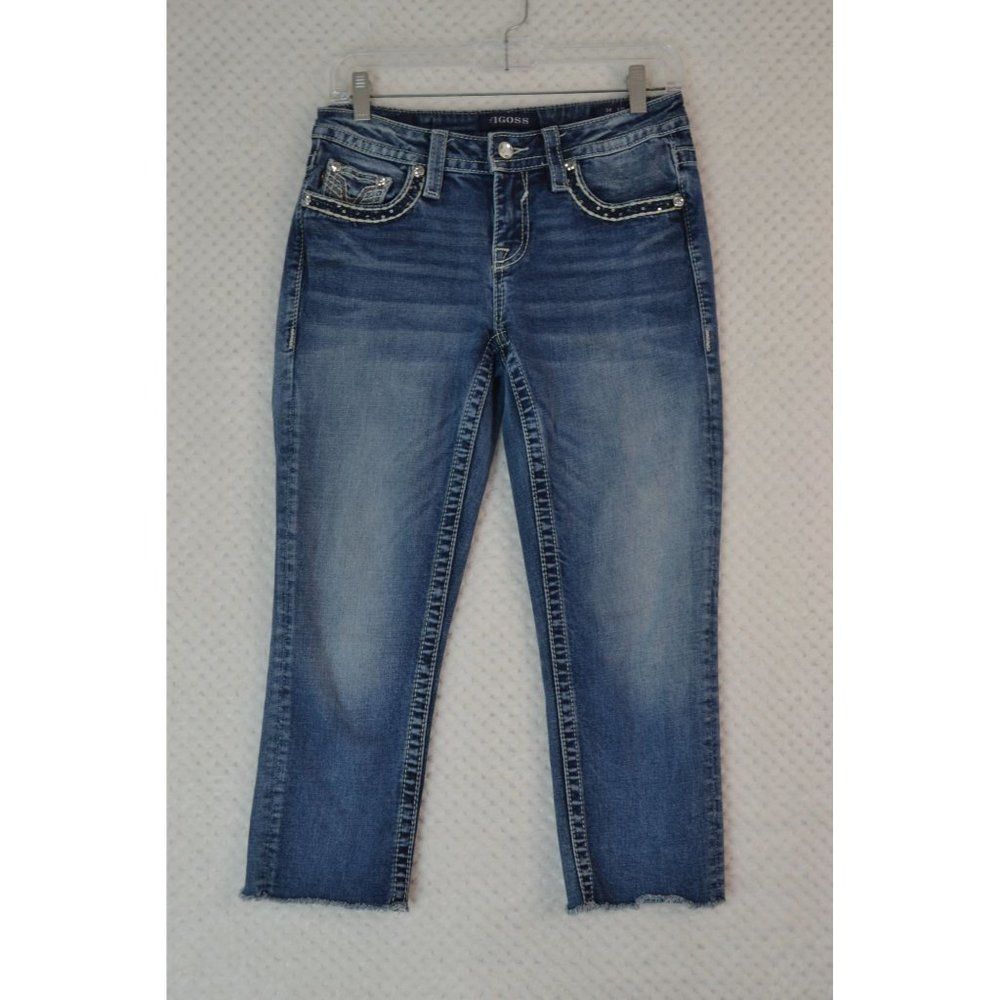 Vigoss Heritage Fit Women's 4 Medium Wash Distressed Denim Stretch Capris